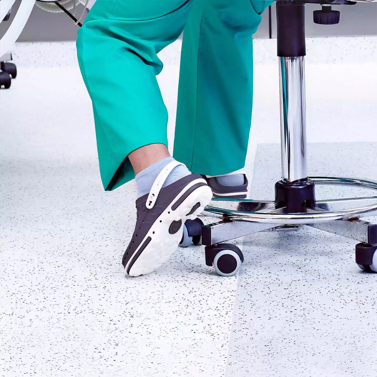  CLOG Schuhe mit Riemen
